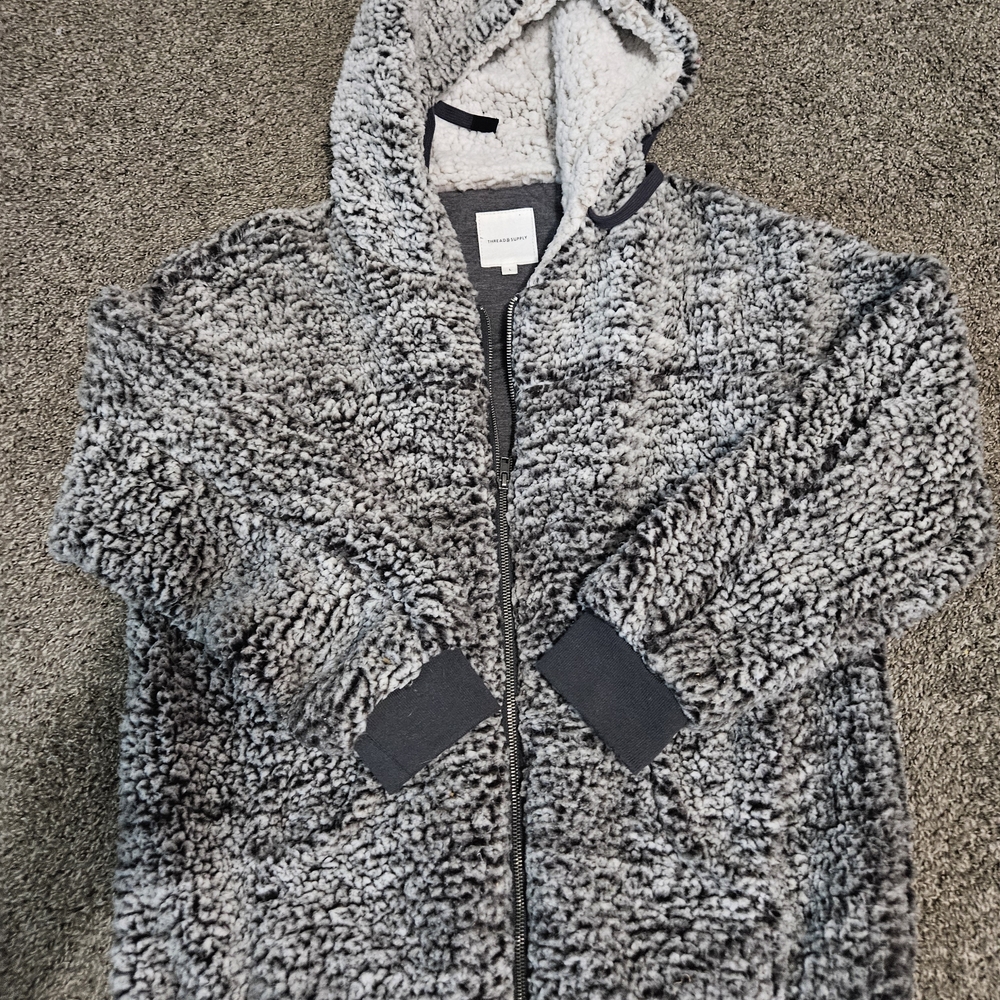 Thread & Supply Women's Gray Sherpa Puffer Hoodie